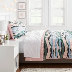 Merit Quilt Red/Blue - Room Essentials™