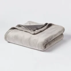 5pc King Geo Reversible Decorative Comforter Set with Throw Black/Gray - Room Essentials™ -Outlet The Casa Gleam Store GUEST ee057046 560e 4892 a5ca 2ebedd27f5e5