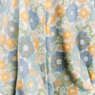 Printed Plush Floral Throw Blanket - Room Essentials™ Green 5 Printed Plush Floral Throw Blanket - Room Essentials™ Green - Image 3